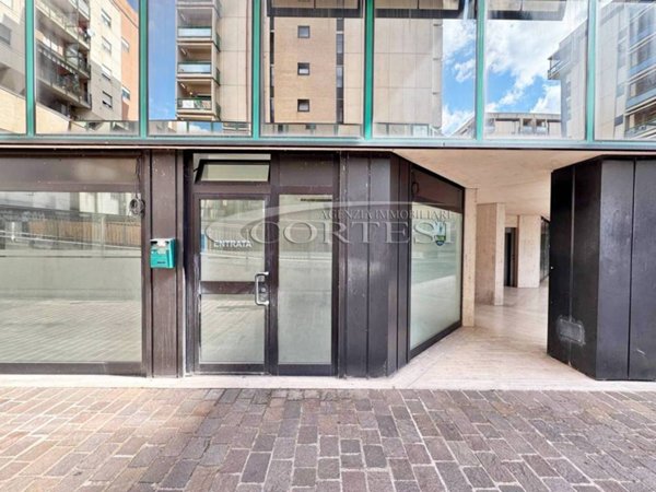 negozio in vendita a Perugia in zona Madonna Alta