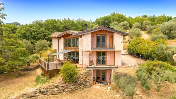 casa indipendente in vendita a Perugia in zona Colle Umberto I