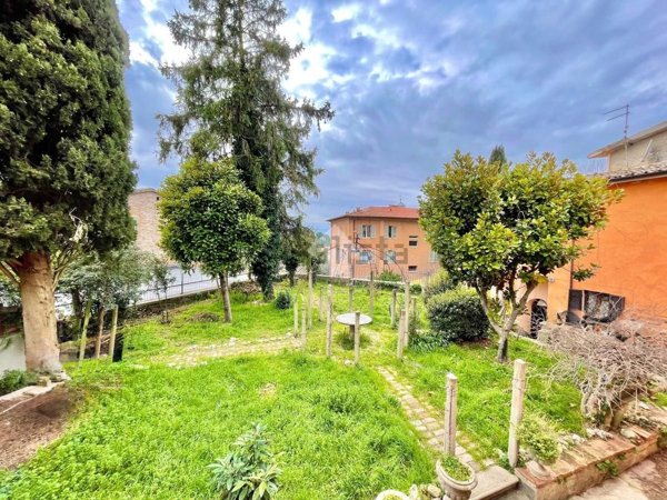casa indipendente in vendita a Perugia in zona Centro Città
