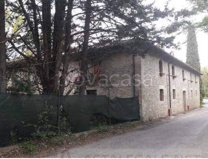 negozio in vendita a Perugia in zona Cenerente