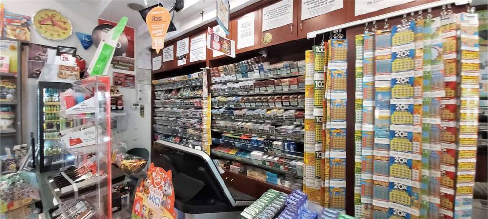 negozio in vendita a Perugia in zona Centro Città