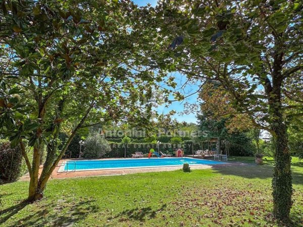 casa indipendente in vendita a Perugia in zona Centro Città