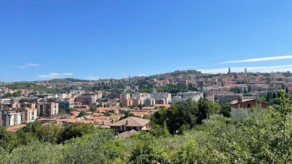 casa indipendente in vendita a Perugia in zona Prepo