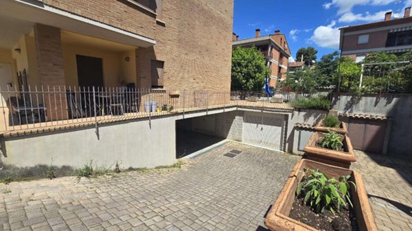 negozio in vendita a Perugia in zona Madonna Alta