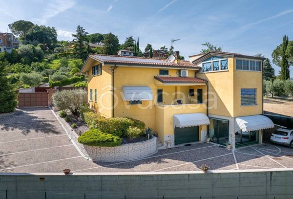 casa indipendente in vendita a Perugia in zona Casaglia