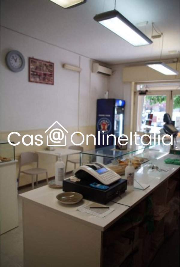 negozio in vendita a Perugia in zona Centro Città