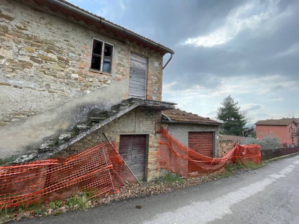 casa indipendente in vendita a Perugia in zona Parlesca