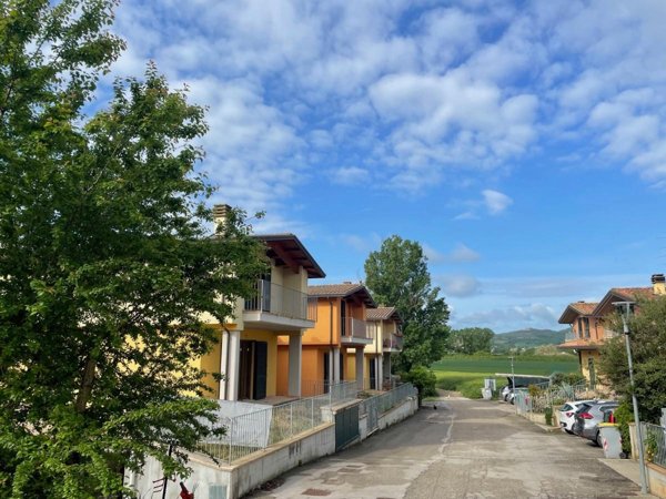 casa indipendente in vendita a Perugia in zona Fontignano