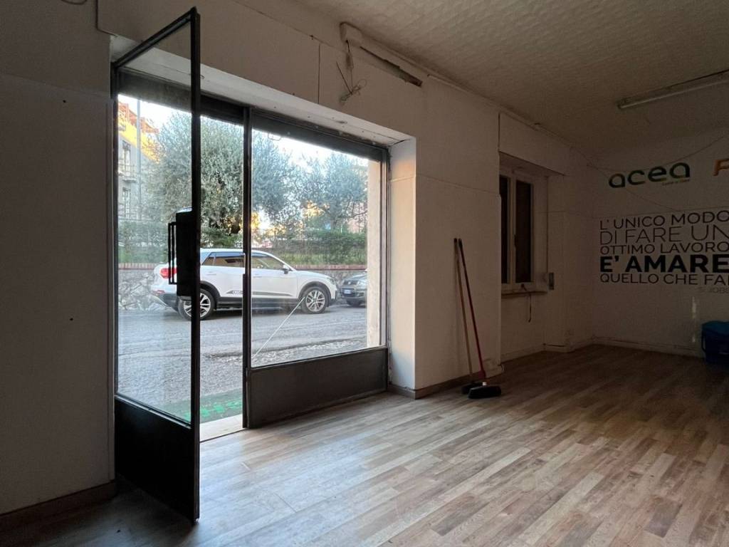 negozio in vendita a Perugia in zona Stazione