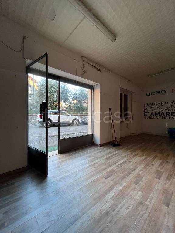 negozio in vendita a Perugia in zona Stazione