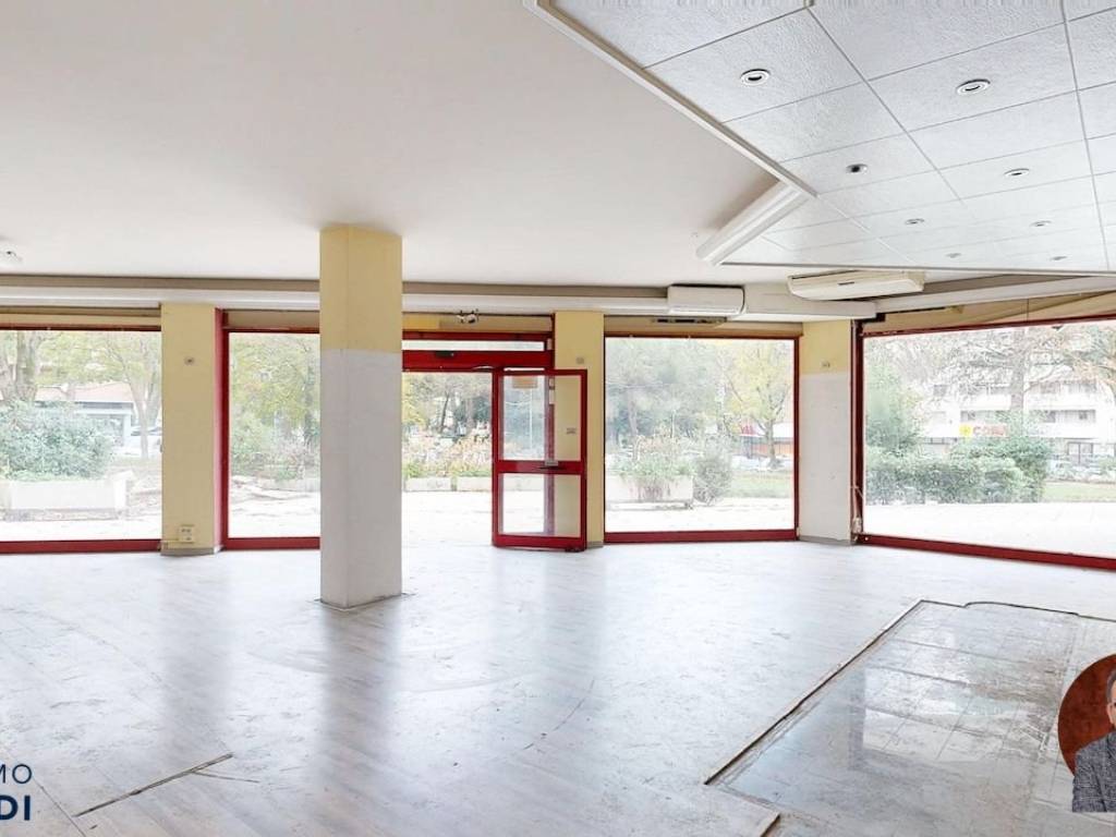 negozio in vendita a Perugia in zona Collestrada