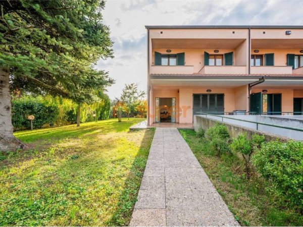 casa indipendente in vendita a Perugia in zona Mugnano