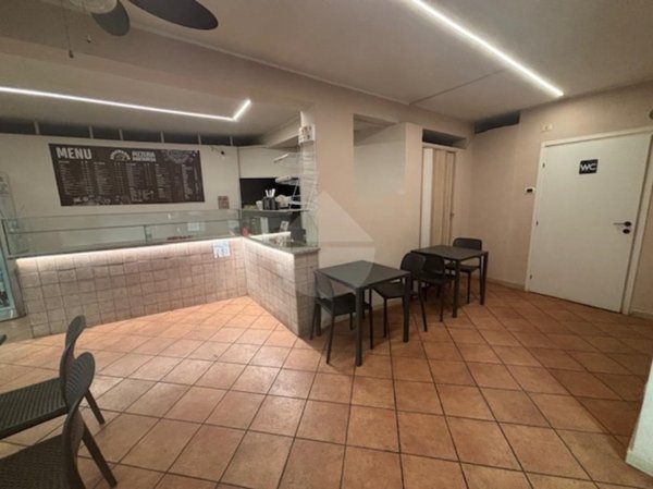 negozio in vendita a Perugia in zona Monteluce