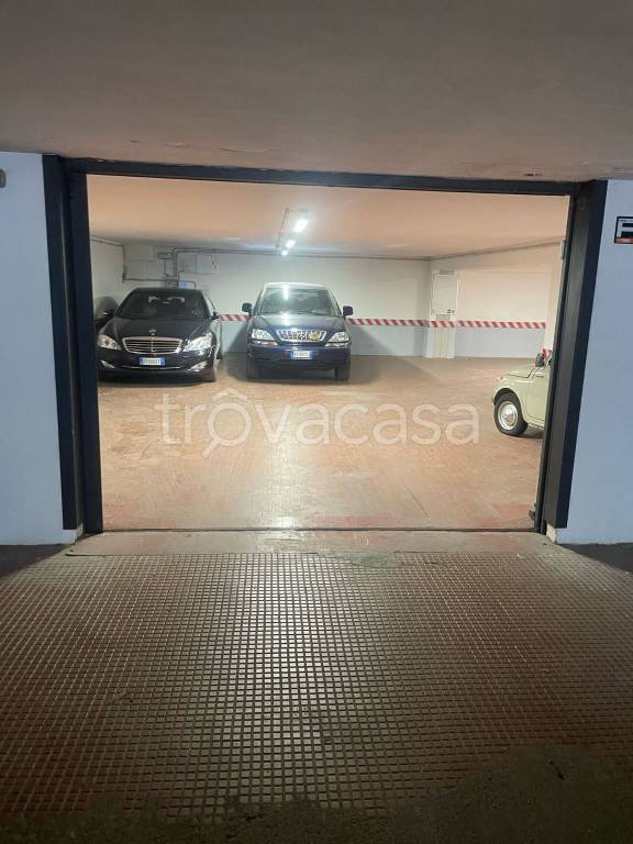 locale commerciale in vendita a Perugia in zona XX Settembre