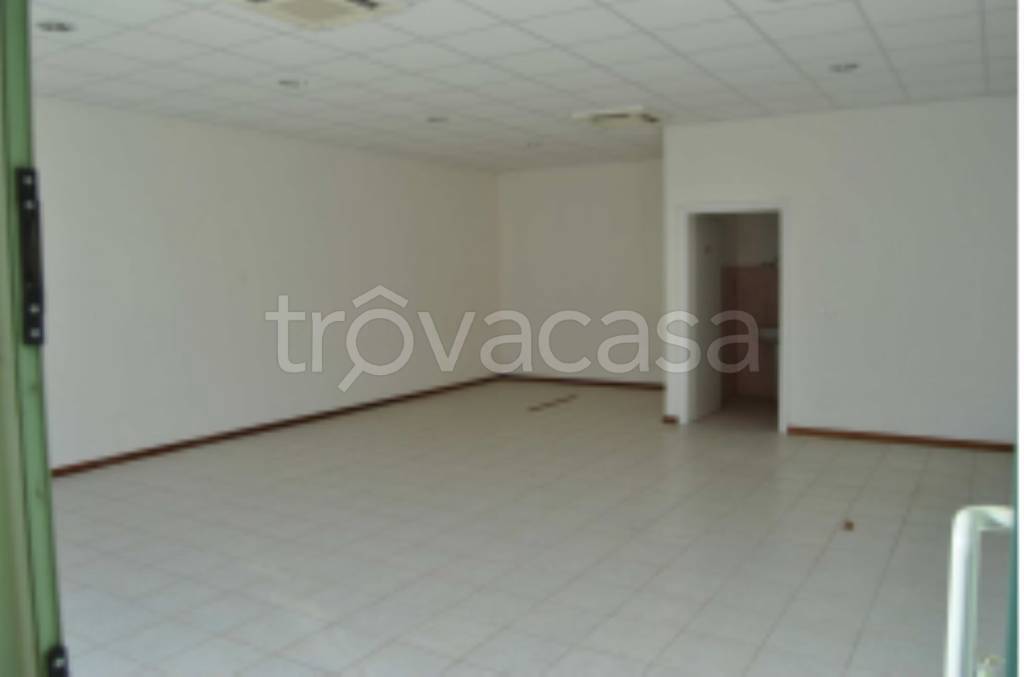 negozio in vendita a Perugia in zona Madonna Alta