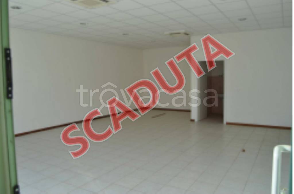 negozio in vendita a Perugia in zona L'Olmo