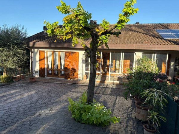 casa indipendente in vendita a Perugia in zona Montebello