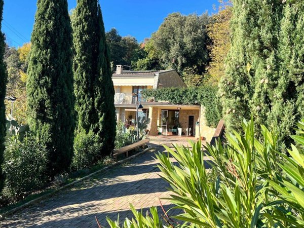casa indipendente in vendita a Perugia in zona Ferro di Cavallo