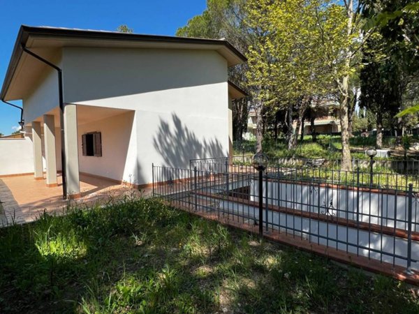 casa indipendente in vendita a Perugia in zona Collestrada