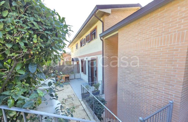 casa indipendente in vendita a Perugia in zona Ferro di Cavallo