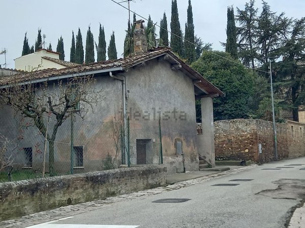 casa indipendente in vendita a Perugia in zona Santa Maria Rossa