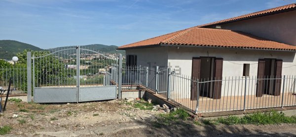 casa indipendente in vendita a Perugia in zona Madonna Alta