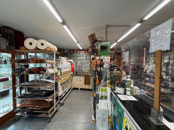 negozio in vendita a Perugia in zona Madonna Alta