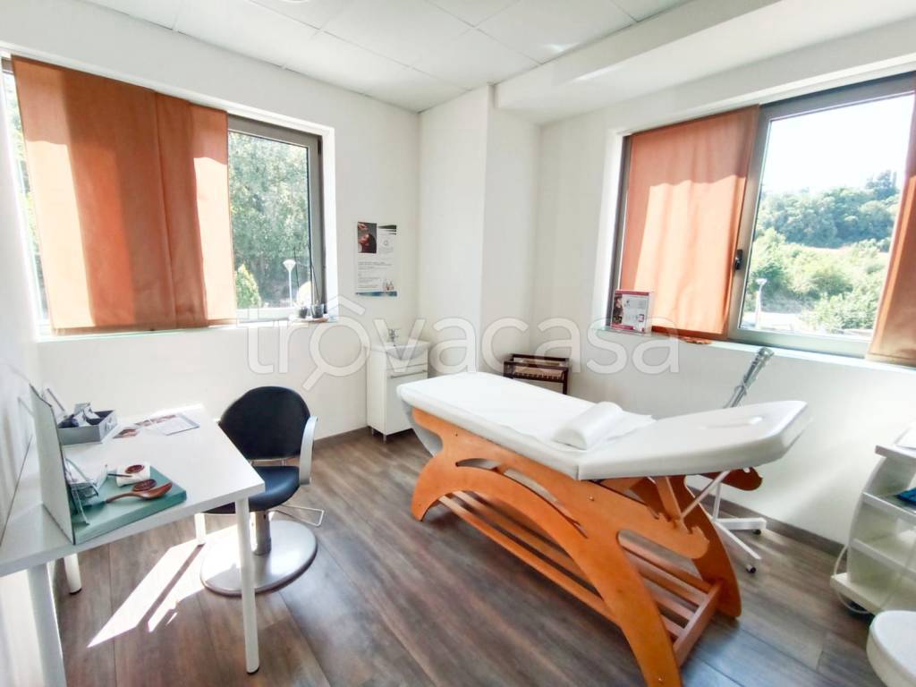 negozio in vendita a Perugia in zona Ponte Felcino