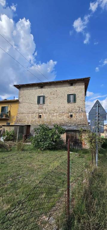 casa indipendente in vendita a Perugia in zona Lacugnano