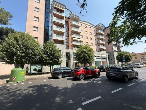 negozio in vendita a Perugia in zona Ponte San Giovanni