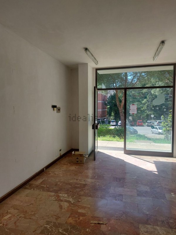 ufficio in vendita a Perugia in zona Ferro di Cavallo