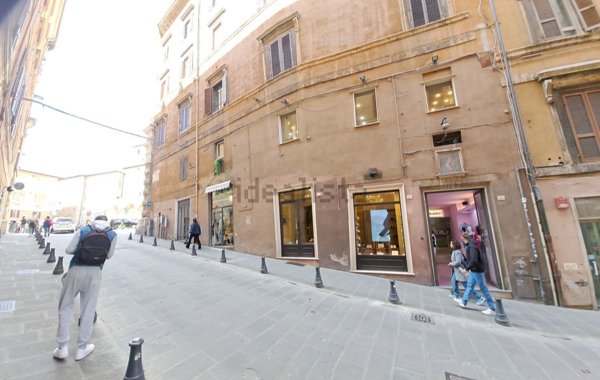 negozio in vendita a Perugia in zona Centro Città