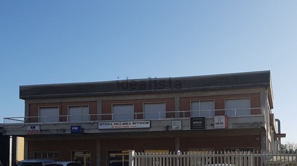 locale di sgombero in vendita a Perugia in zona Ponte San Giovanni