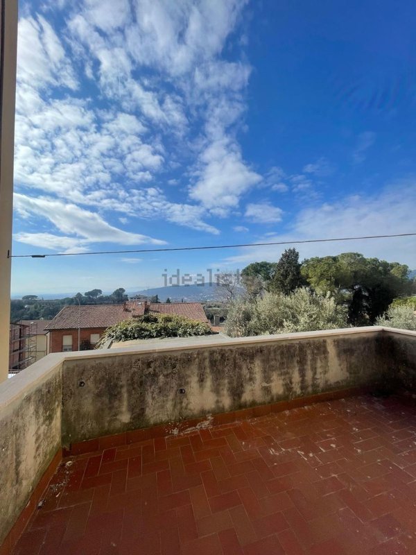 locale commerciale in vendita a Perugia in zona Elce