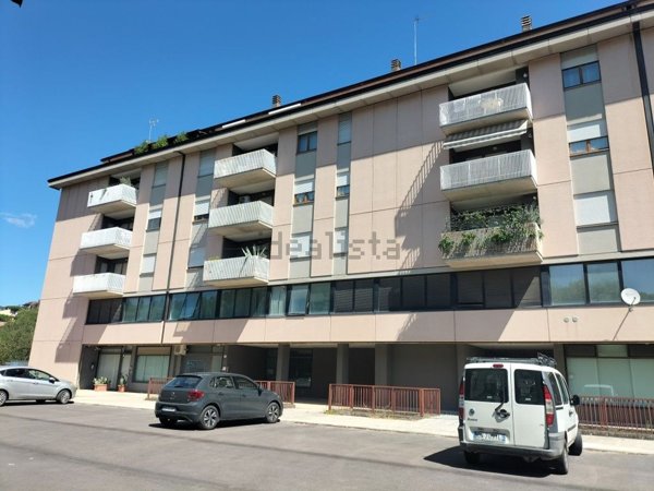 ufficio in vendita a Perugia in zona Ferro di Cavallo