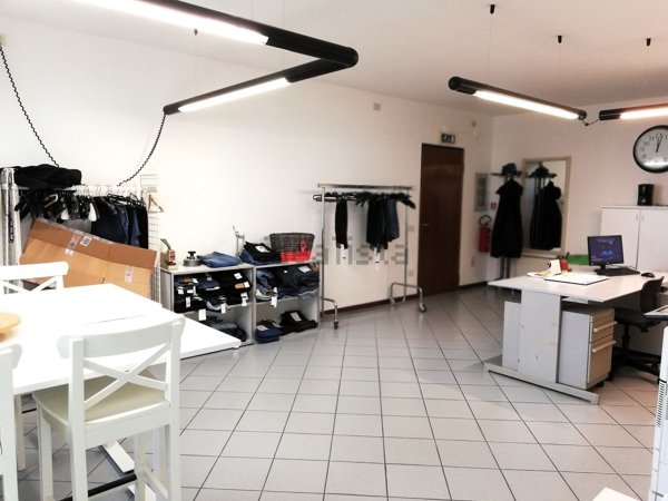 ufficio in vendita a Perugia in zona Madonna Alta