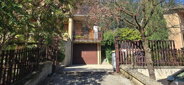 casa indipendente in vendita a Perugia in zona San Martino in Colle