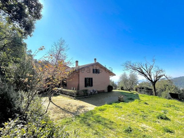 casa indipendente in vendita a Perugia in zona Ferro di Cavallo