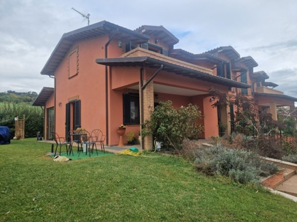 casa indipendente in vendita a Perugia