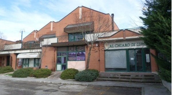 locale commerciale in vendita a Perugia in zona San Martino in Colle