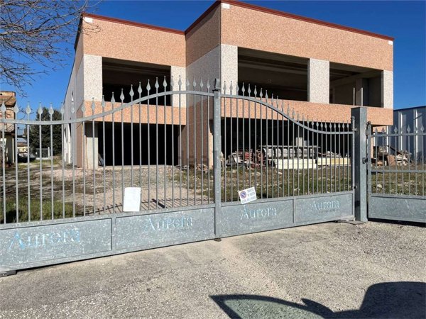 capannone in vendita a Perugia in zona Sant'Andrea delle Fratte
