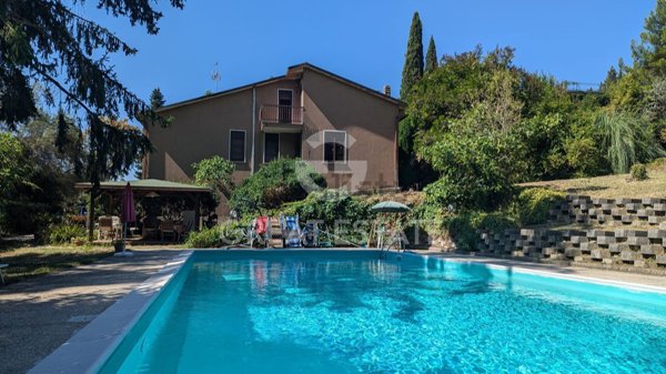 casa indipendente in vendita a Perugia in zona Centro Città