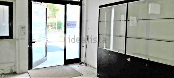 locale commerciale in vendita a Perugia in zona Elce