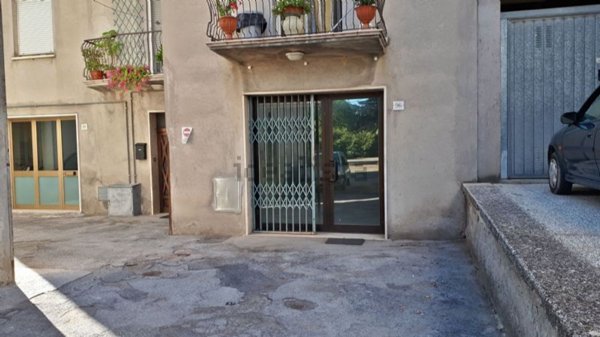 negozio in vendita a Perugia in zona Colombella