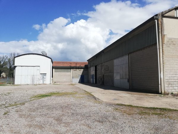 capannone in vendita a Perugia in zona Collestrada