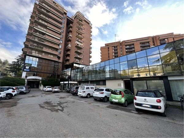 ufficio in vendita a Perugia in zona Madonna Alta