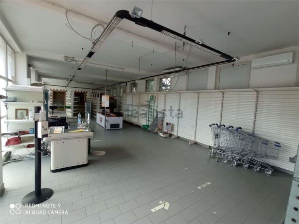 locale commerciale in vendita a Perugia in zona Colle Umberto I