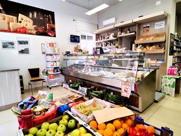 locale di sgombero in vendita a Perugia in zona Filosofi