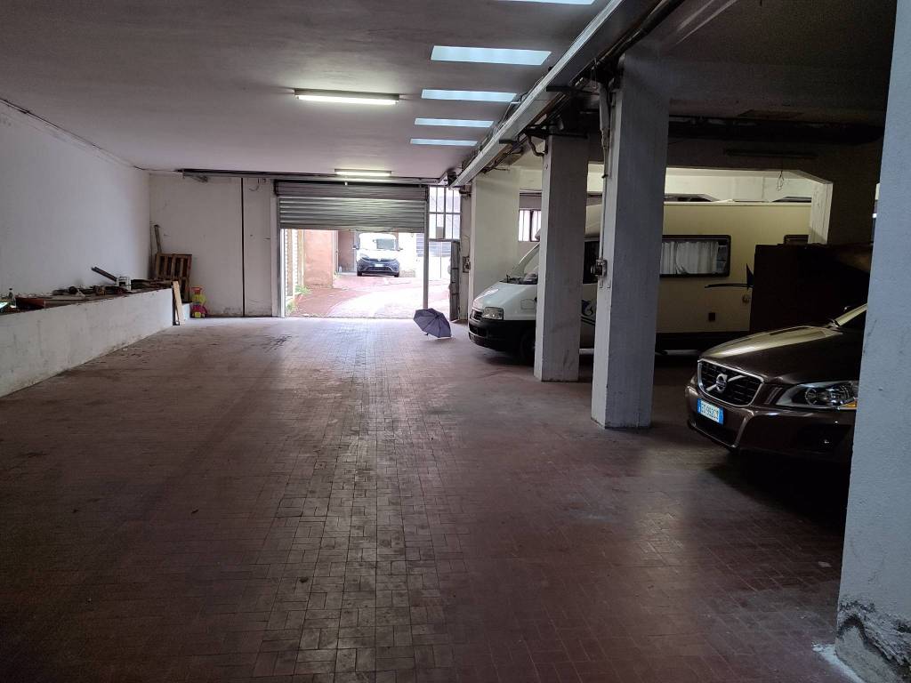 locale commerciale in vendita a Perugia in zona Stazione