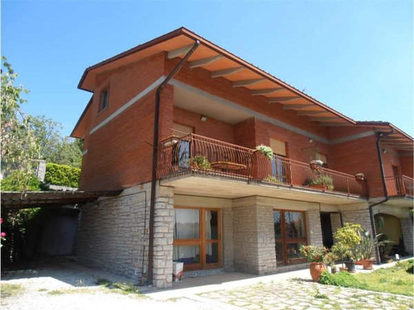 casa indipendente in vendita a Perugia